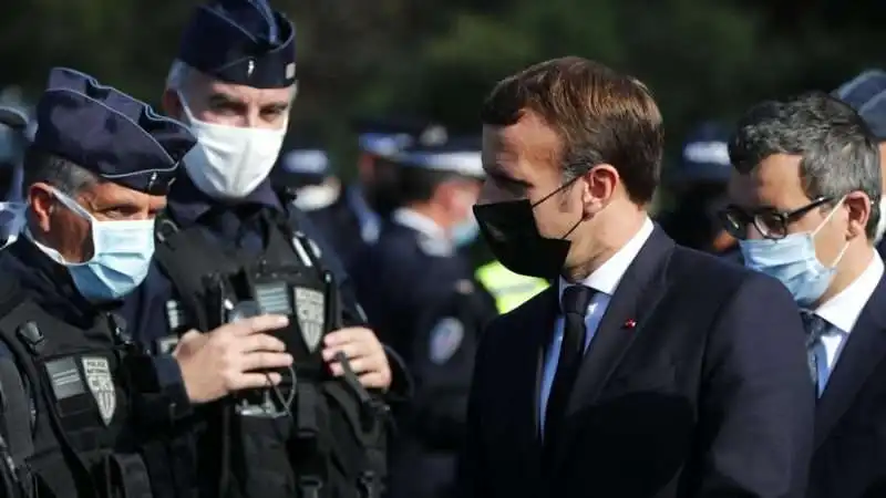 MACRON POLIZIA 5