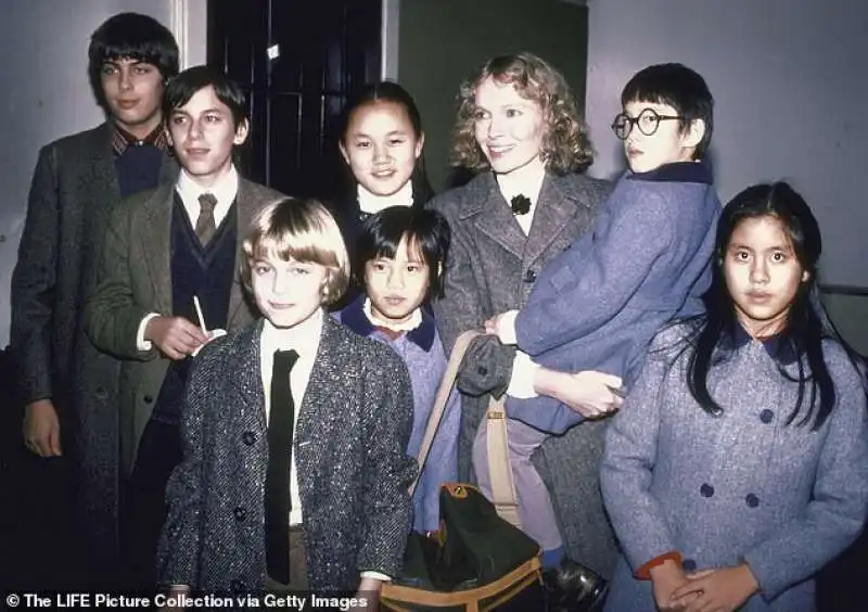 MIA FARROW E FIGLI