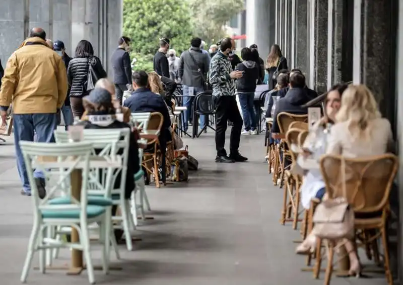 milano   consumazioni all'aperto. 