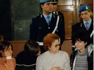 patrizia reggiani con madre e figlie