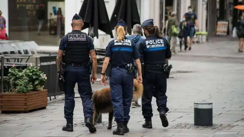 POLIZIA FRANCESE