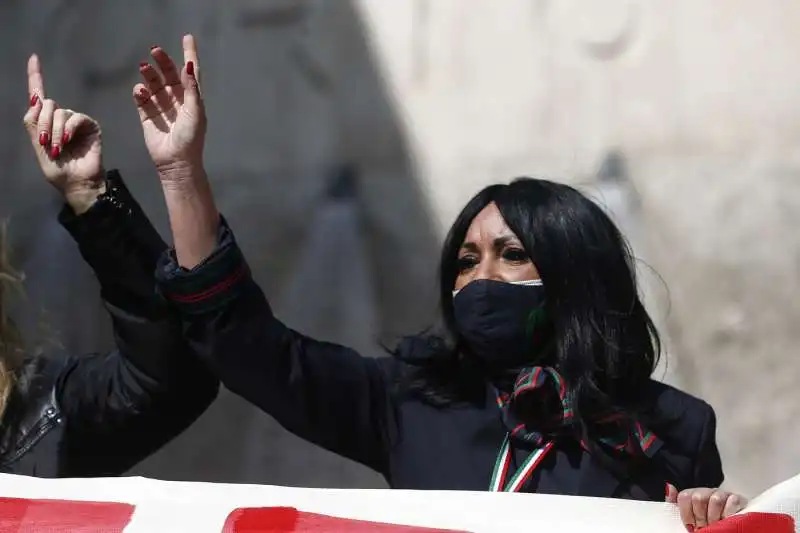 protesta dei lavoratori alitalia a fiumicino 2