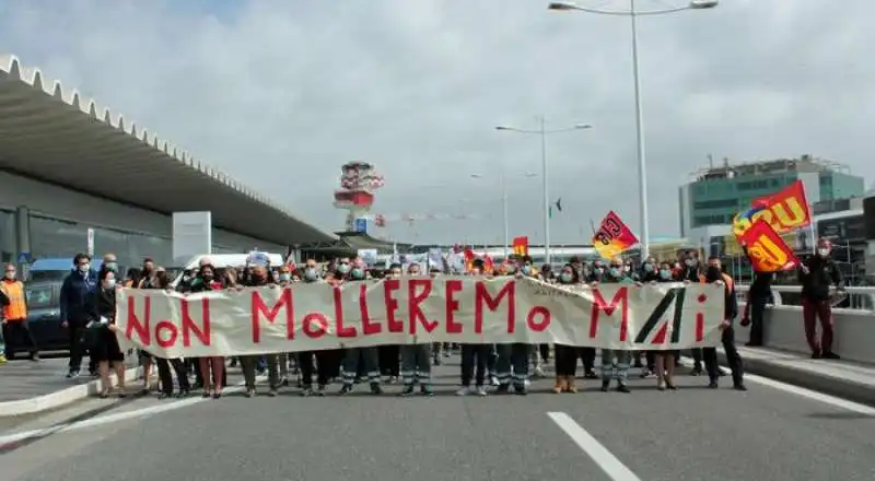 PROTESTE DEI DIPENDENTI ALITALIA