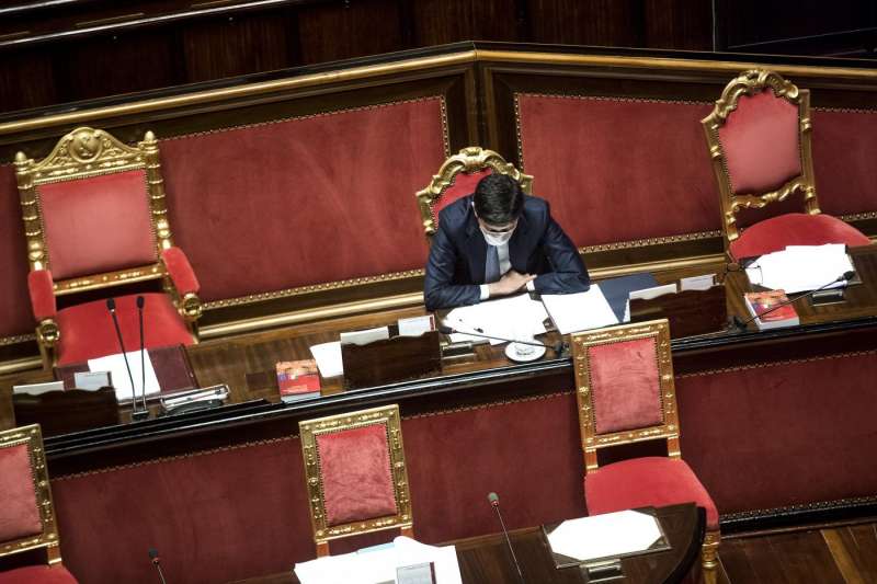 roberto speranza al senato durante il voto sulla mozione di sfiducia