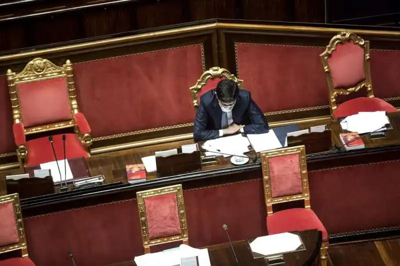 roberto speranza al senato durante il voto sulla mozione di sfiducia 