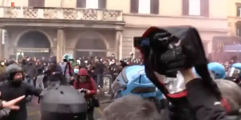 SCONTRI NEL CENTRO DI ROMA AL SIT-IN «IOAPRO» RISTORATORI E TITOLARI DI PALESTRE