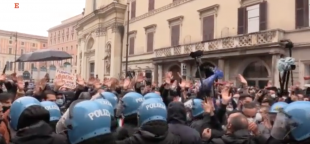 SCONTRI NEL CENTRO DI ROMA AL SIT-IN «IOAPRO» RISTORATORI E TITOLARI DI PALESTRE