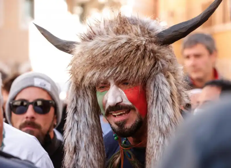 scontri tra ristoratori e polizia davanti montecitorio 6