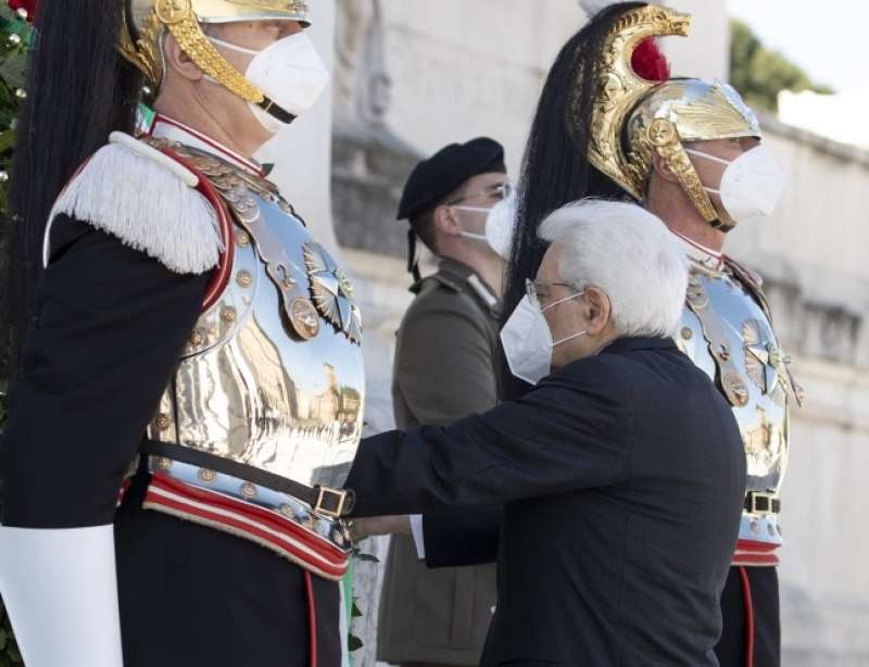 sergio mattarella all altare della patria