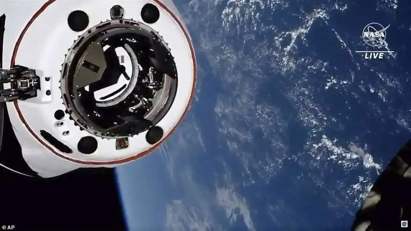 spacex crew dragon 4