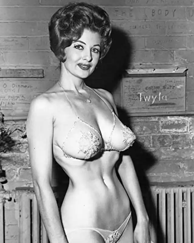 tempest storm 17