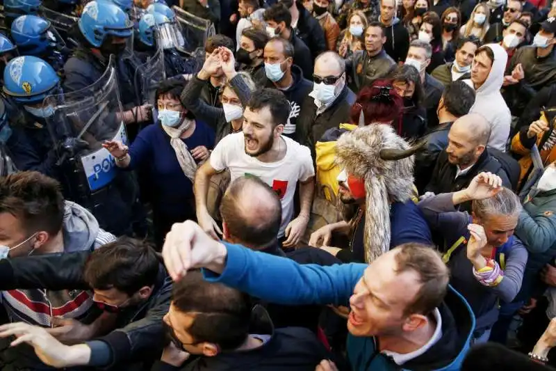 tensioni a montecitorio  alla protesta dei ristoratori e partite iva 11