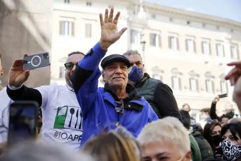 tensioni a montecitorio  alla protesta dei ristoratori e partite iva 15