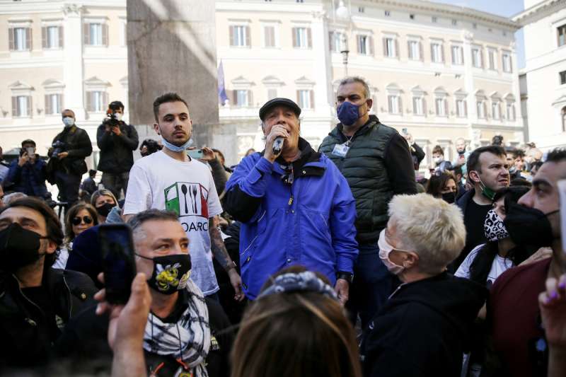 tensioni a montecitorio alla protesta dei ristoratori e partite iva 17