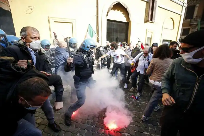 tensioni a montecitorio  alla protesta dei ristoratori e partite iva 2