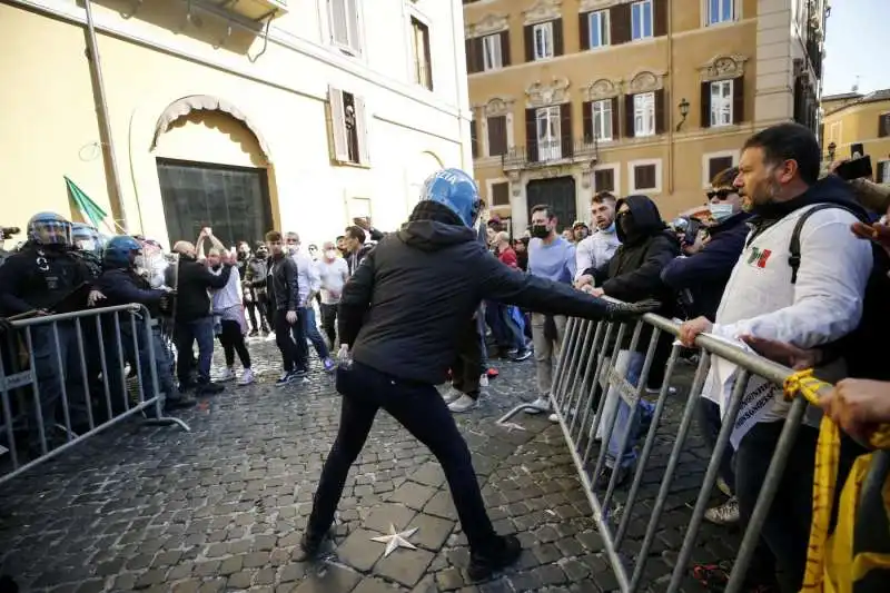 tensioni a montecitorio  alla protesta dei ristoratori e partite iva 6