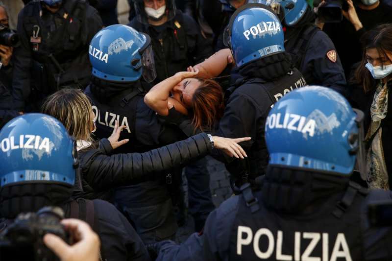 tensioni a montecitorio alla protesta dei ristoratori e partite iva 8