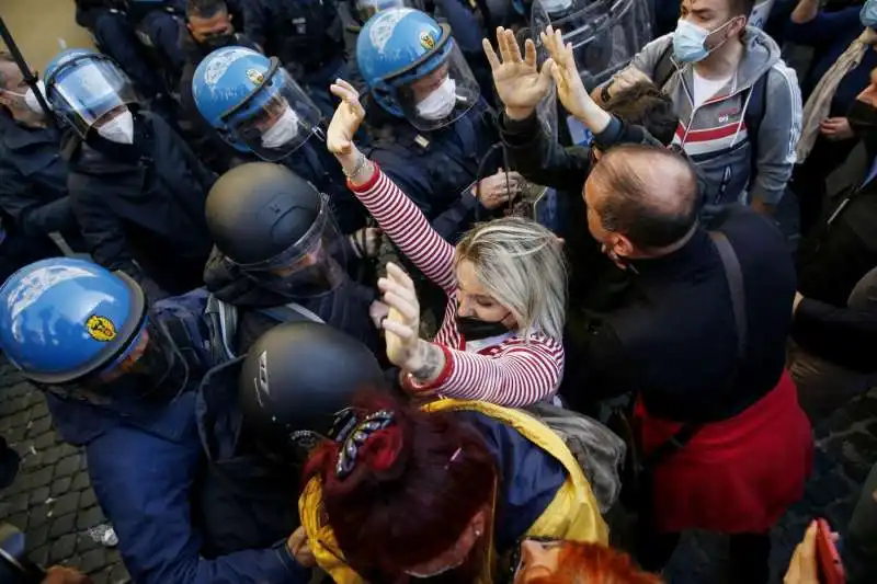 tensioni a montecitorio  alla protesta dei ristoratori e partite iva 9