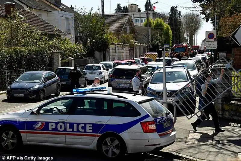 tunisino uccide funzionaria di polizia in francia 1