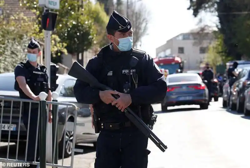 tunisino uccide funzionaria di polizia in francia 2