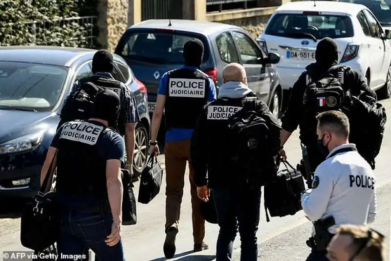 tunisino uccide funzionaria di polizia in francia 7