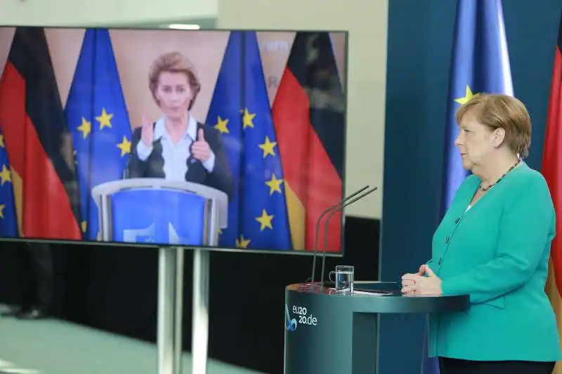 ursula von der leyen e angela merkel