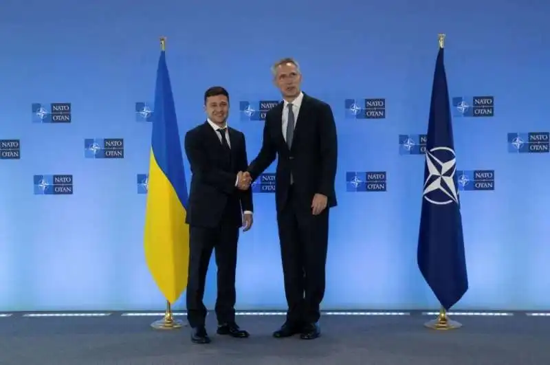 volodymyr zelensky e jens stoltenberg 2