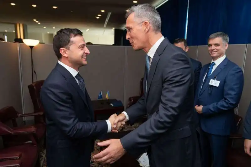 volodymyr zelensky e jens stoltenberg 4