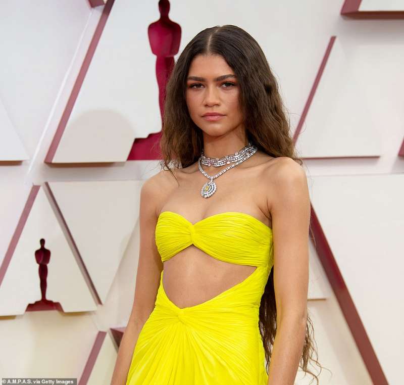 zendaya in valentino 1