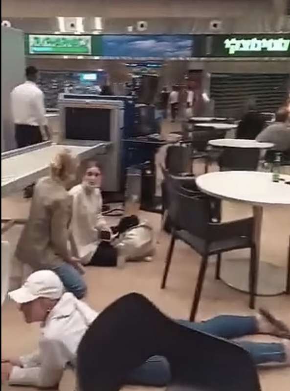 allarme bomba all aeroporto di tel aviv 3