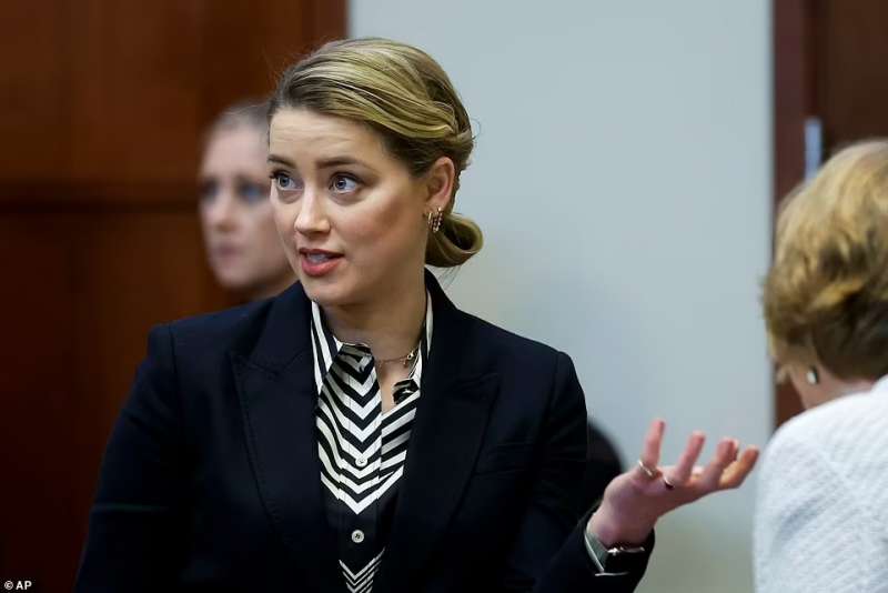 Amber Heard al processo in Virginia