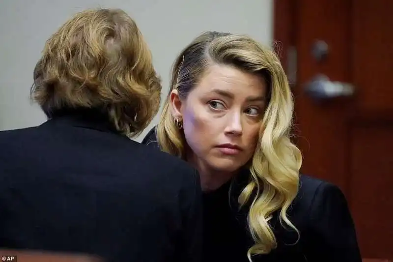 Amber Heard in tribunale in Virginia 2