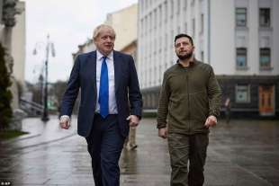 Boris Johnson e Volodymyr Zelensky 5