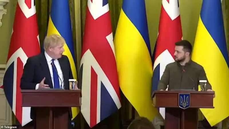 Boris Johnson e Volodymyr Zelensky 6