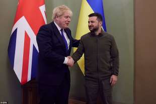 Boris Johnson e Volodymyr Zelensky 9