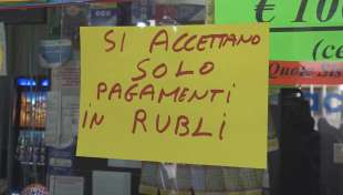 CARTELLO Si accettano solo pagamenti in rubli TABACCHERIA AREZZO