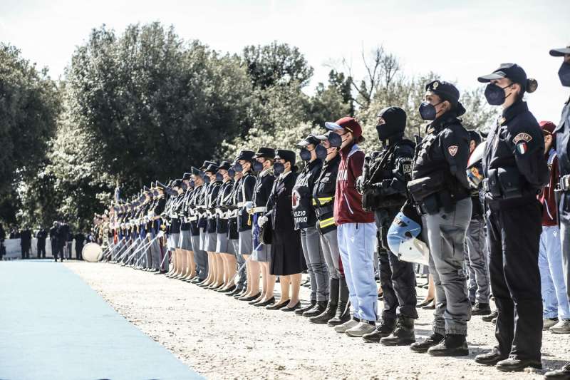 celebrazioni per il 170esimo anniversario della polizia di stato.