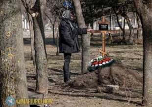 cimiteri improvvisati a mariupol 3