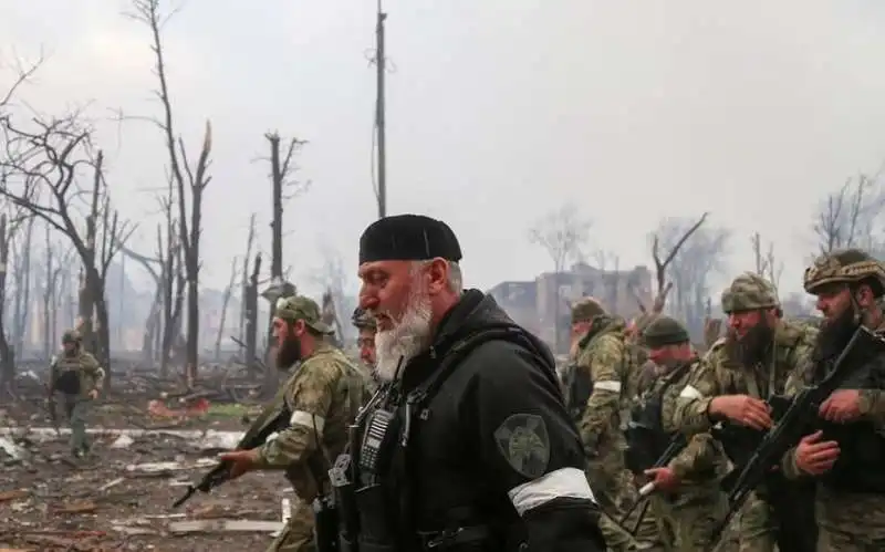 combattenti ceceni a mariupol