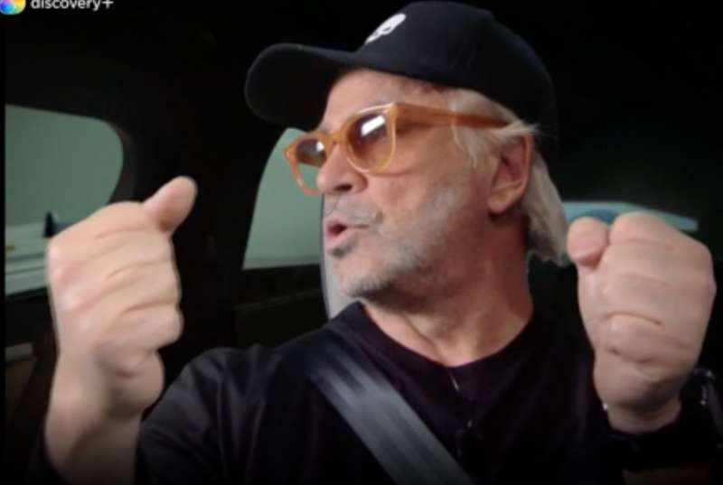 CROZZA IMITA BRIATORE IN AUTOSTRADA