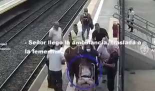 Donna precipita sotto al treno a Buenos Aires 5