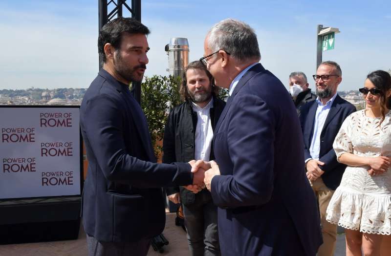 edoardo leo saluta il sindaco gualtieri foto di bacco