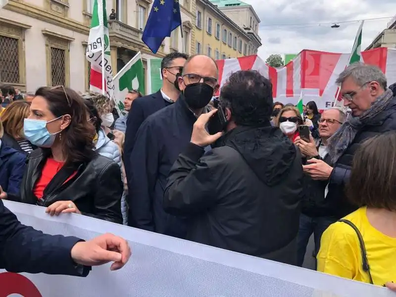 enrico letta al corteo del 25 aprile 