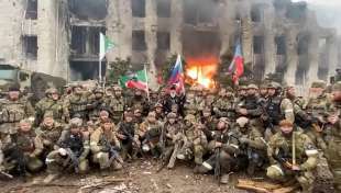 i ceceni festeggiano la liberazione di mariupol 3