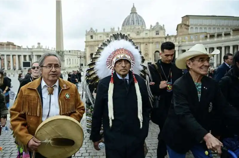 i nativi canadesi  a roma per incontrare il papa