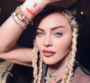 il nuovo tatuaggio di madonna 4