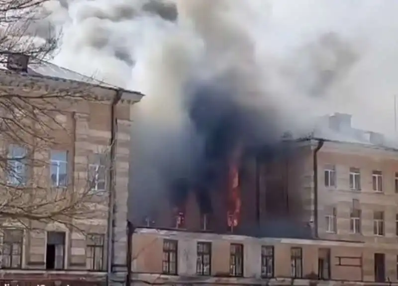 incendio nell istituto di ricerca per la difesa aerospaziale del cremlino a tver   3