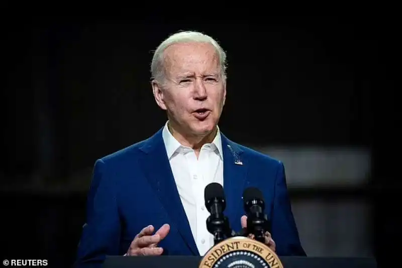 Joe Biden sporco di mais