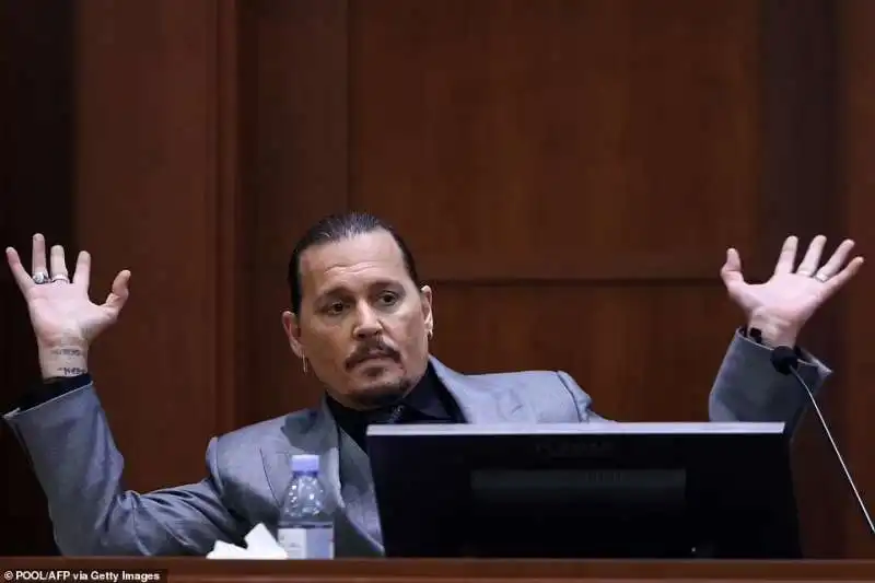 Johnny Depp durante la sua testimonianza 4