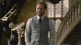 jude law fantastic beasts the secrets of dumbledore